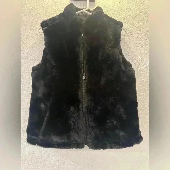 Black Reversible Faux Fur Puffer Vest with Zip Closure and Pockets, Size Medium - Picture 1 of 7